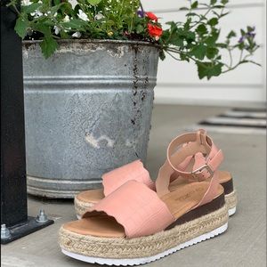 Brand New Women’s Blush Platform Sandals